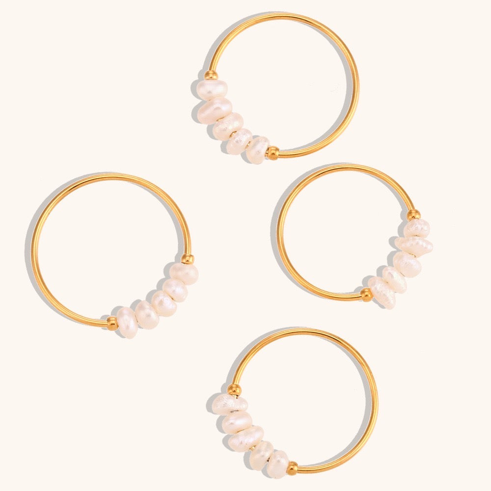 RING WITH FRESHWATER PEARLS