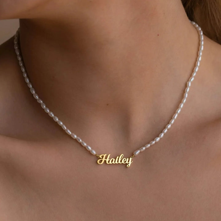 COLLIER AVEC PRÉNOM ET PERLES D'EAU DOUCE