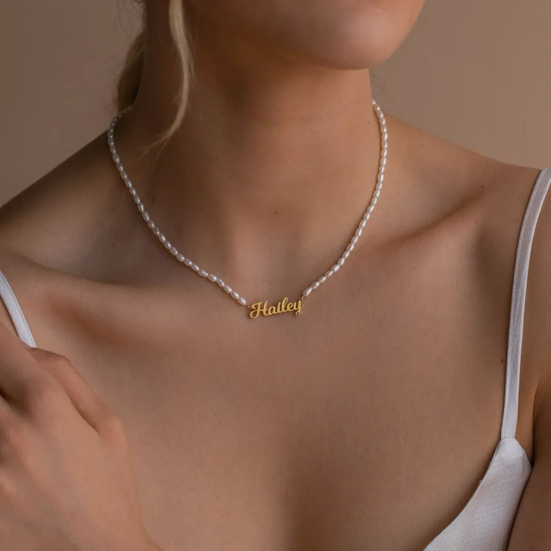 COLLIER AVEC PRÉNOM ET PERLES D'EAU DOUCE