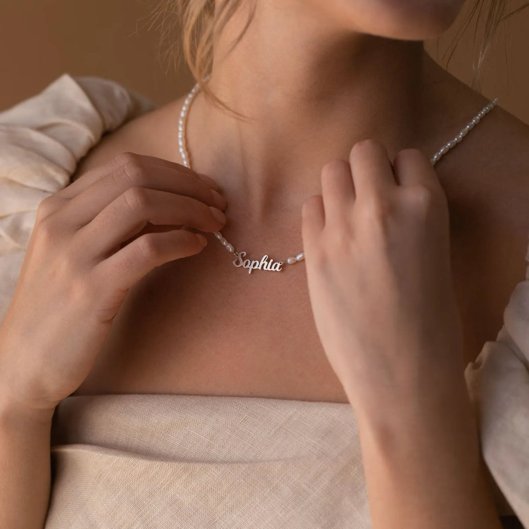 COLLIER AVEC PRÉNOM ET PERLES D'EAU DOUCE
