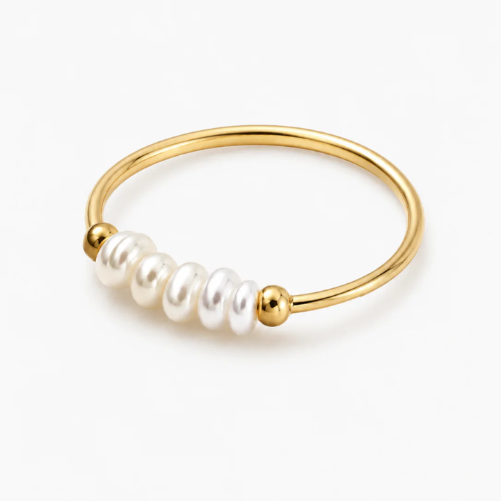 RING WITH FRESHWATER PEARLS