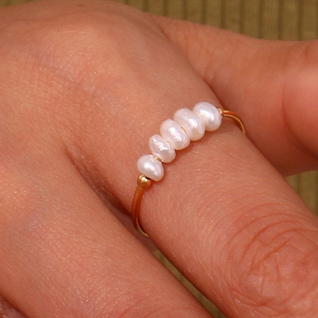RING WITH FRESHWATER PEARLS