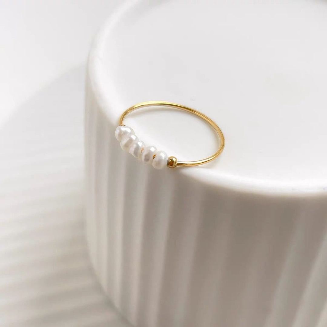 RING WITH FRESHWATER PEARLS